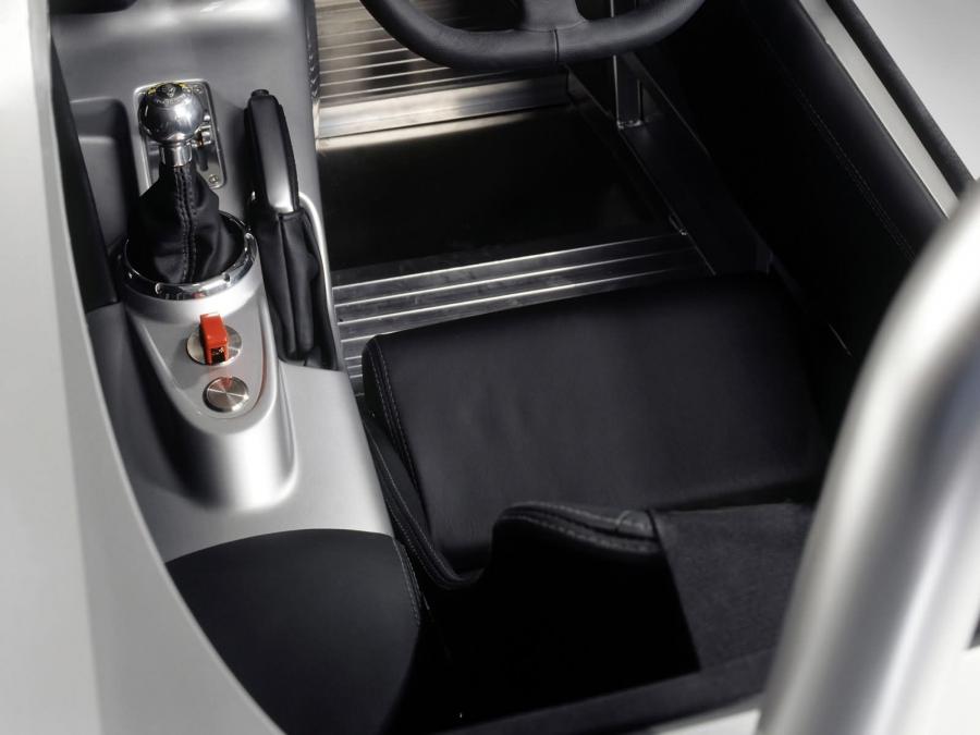 Интерьер Elfin Clubman MS8 Concept 2004 года  (фото 13 из 25)